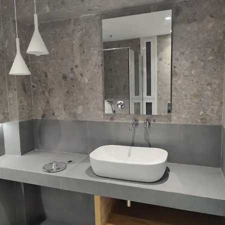 Maraki Aparthotel 4*
