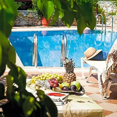 Maraki Aparthotel 4*