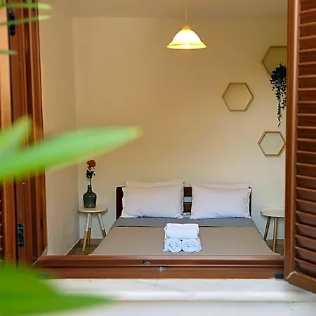 Maraki Aparthotel 4*