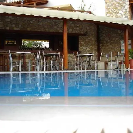 Maraki Aparthotel 3*