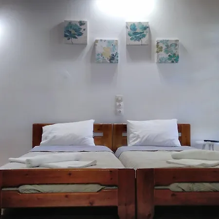 Maraki Aparthotel 3*